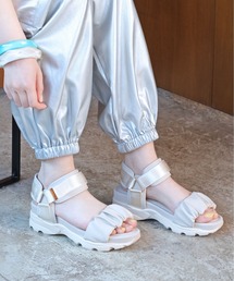 ラッフルメタルアクセントスニーカーサンダル