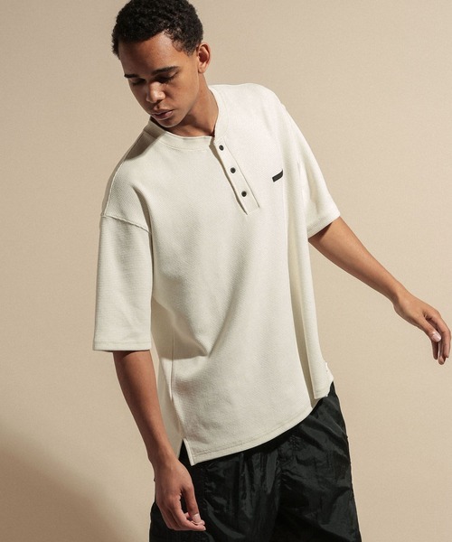 NUMERALS（ヌメラルズ）の「[NUMERALS]WAFFLE HENLEY T-SHIRT（Tシャツ/カットソー・メンズ・ベージュ/カーキ/ホワイト/ブラック・MEDIUM/LARGE）」の2枚目の写真