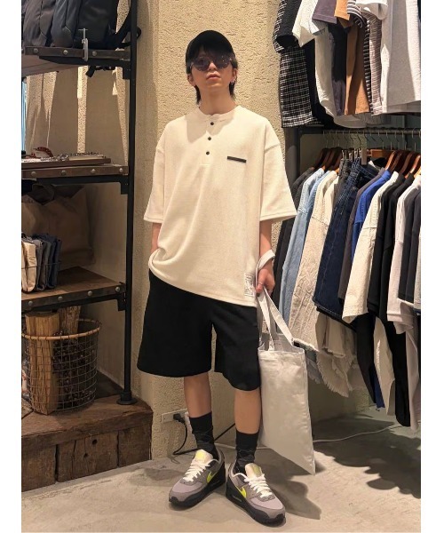 NUMERALS（ヌメラルズ）の「[NUMERALS]WAFFLE HENLEY T-SHIRT（Tシャツ/カットソー・メンズ・ベージュ/カーキ/ホワイト/ブラック・MEDIUM/LARGE）」の21枚目の写真