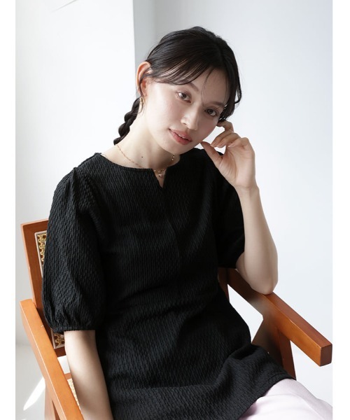 fifth(フィフス)の「ふくれジャガードペプラムブラウス(シャツ/ブラウス・レディース・ブラック/ホワイト/イエロー・M)」の2枚目の写真