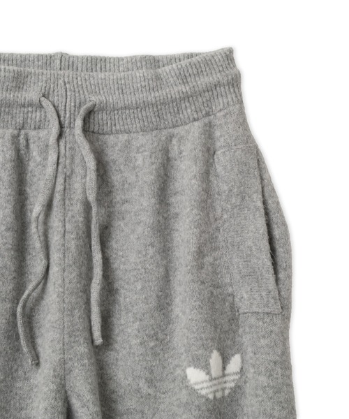adidas（アディダス）の「adidas ESSENTIALS KNIT PANT / アディダス エッセンシャルズ ニット パンツ（その他パンツ・レディース・グレー・S/M/L）」の4枚目の写真
