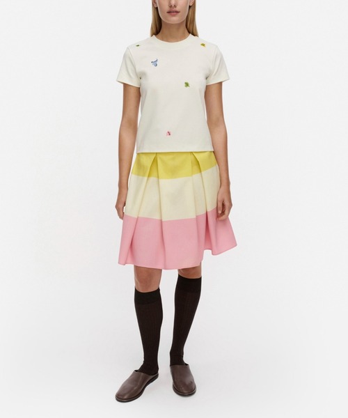 marimekko(マリメッコ)の「Sekamelska Kukasta Kukkaan / t-shirt(Tシャツ/カットソー・レディース・ホワイト・SMALL)」の1枚目の写真