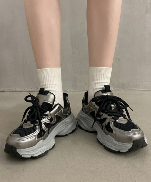 HAILY(ヘイリー)の「メタリックコンビ厚底スポーツスニーカー(スニーカー・レディース・シルバー/ブラック・23.0cm/23.5cm/24.0cm/24.5cm)」の1枚目の写真