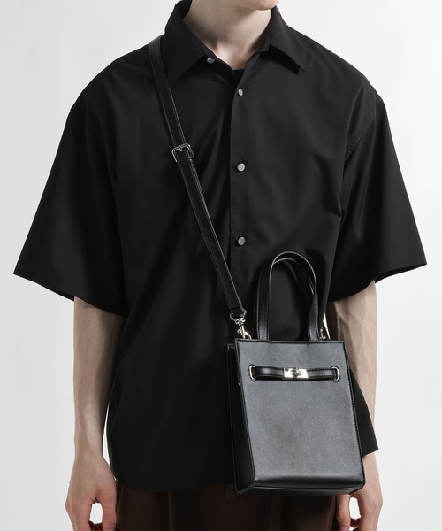 HARE(ハレ)の「ツイストバックルショルダーBAG(HARE)(ショルダーバッグ・メンズ・ブラック・FREE)」の2枚目の写真