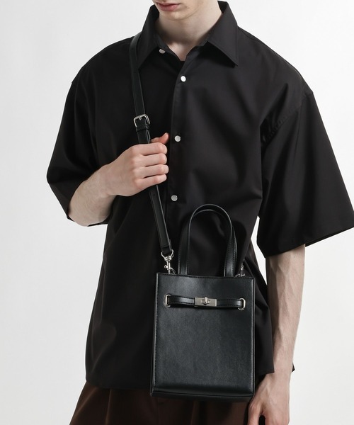 HARE(ハレ)の「ツイストバックルショルダーBAG(HARE)(ショルダーバッグ・メンズ・ブラック・FREE)」の3枚目の写真