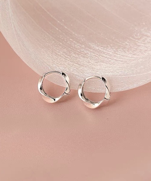 VIBGYOR（ヴィブジョー）の「EK607/シルバーツイストペアピアス/両耳用/ユニセックス(NEZ)（ピアス（両耳用）・メンズ・シルバー・FREE）」の2枚目の写真