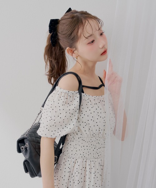 continuer de NICE CLAUP(コンティニューデナイスクラップ)の「たっぷりのティアードフリルが目を惹く、バルーン袖ティアードワンピース(ワンピース・レディース・ブラック系その他/ホワイト系その他/その他2/その他1/ブラック・FREE)」の2枚目の写真
