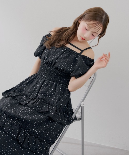 continuer de NICE CLAUP(コンティニューデナイスクラップ)の「たっぷりのティアードフリルが目を惹く、バルーン袖ティアードワンピース(ワンピース・レディース・ブラック系その他/ホワイト系その他/その他2/その他1/ブラック・FREE)」の17枚目の写真