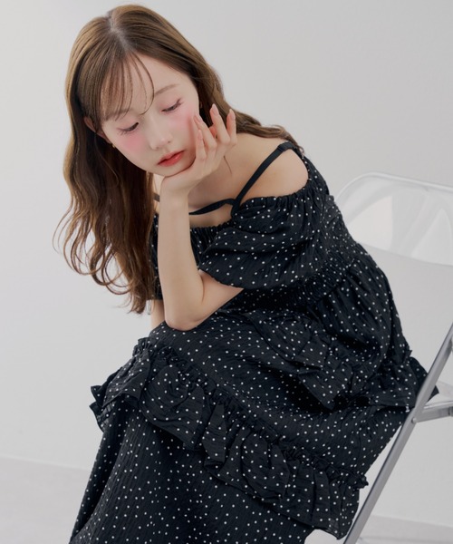 continuer de NICE CLAUP(コンティニューデナイスクラップ)の「たっぷりのティアードフリルが目を惹く、バルーン袖ティアードワンピース(ワンピース・レディース・ブラック系その他/ホワイト系その他/その他2/その他1/ブラック・FREE)」の18枚目の写真