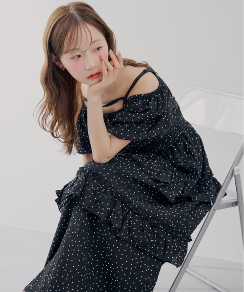 continuer de NICE CLAUP(コンティニューデナイスクラップ)の「たっぷりのティアードフリルが目を惹く、バルーン袖ティアードワンピース(ワンピース・レディース・ブラック系その他/ホワイト系その他/その他2/その他1/ブラック・FREE)」の19枚目の写真
