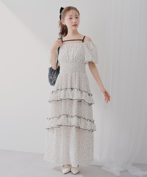 continuer de NICE CLAUP(コンティニューデナイスクラップ)の「たっぷりのティアードフリルが目を惹く、バルーン袖ティアードワンピース(ワンピース・レディース・ブラック系その他/ホワイト系その他/その他2/その他1/ブラック・FREE)」の6枚目の写真