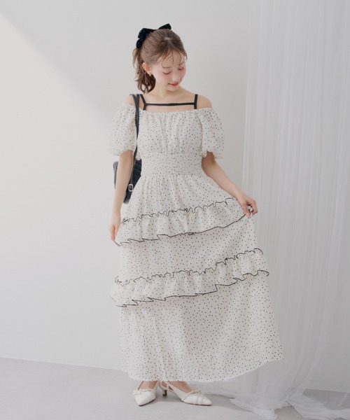 continuer de NICE CLAUP(コンティニューデナイスクラップ)の「たっぷりのティアードフリルが目を惹く、バルーン袖ティアードワンピース(ワンピース・レディース・ブラック系その他/ホワイト系その他/その他2/その他1/ブラック・FREE)」の8枚目の写真