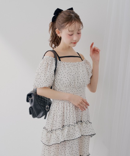 continuer de NICE CLAUP(コンティニューデナイスクラップ)の「たっぷりのティアードフリルが目を惹く、バルーン袖ティアードワンピース(ワンピース・レディース・ブラック系その他/ホワイト系その他/その他2/その他1/ブラック・FREE)」の9枚目の写真