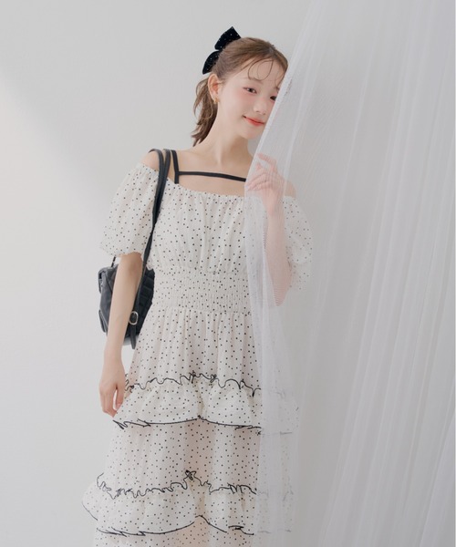 continuer de NICE CLAUP(コンティニューデナイスクラップ)の「たっぷりのティアードフリルが目を惹く、バルーン袖ティアードワンピース(ワンピース・レディース・ブラック系その他/ホワイト系その他/その他2/その他1/ブラック・FREE)」の10枚目の写真