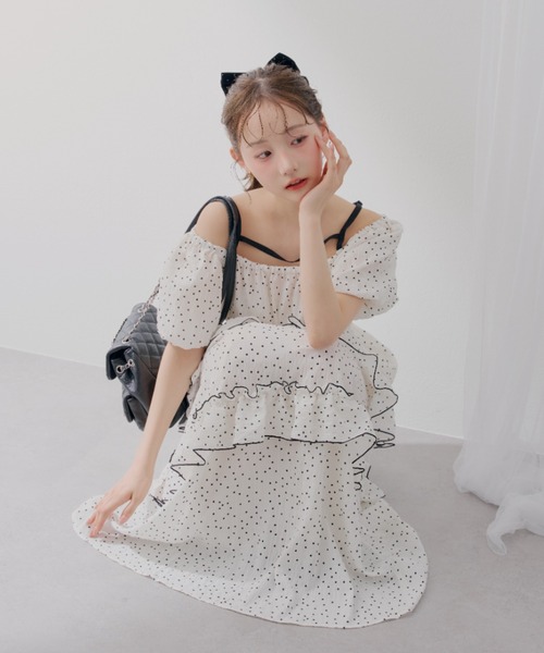 continuer de NICE CLAUP(コンティニューデナイスクラップ)の「たっぷりのティアードフリルが目を惹く、バルーン袖ティアードワンピース(ワンピース・レディース・ブラック系その他/ホワイト系その他/その他2/その他1/ブラック・FREE)」の13枚目の写真