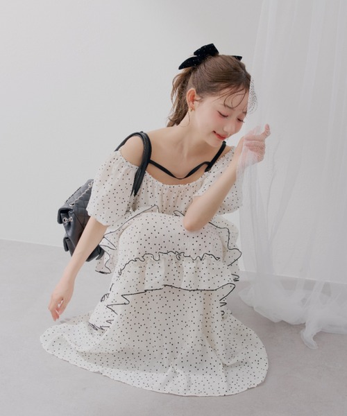 continuer de NICE CLAUP(コンティニューデナイスクラップ)の「たっぷりのティアードフリルが目を惹く、バルーン袖ティアードワンピース(ワンピース・レディース・ブラック系その他/ホワイト系その他/その他2/その他1/ブラック・FREE)」の14枚目の写真