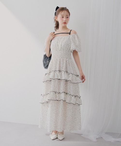 continuer de NICE CLAUP(コンティニューデナイスクラップ)の「たっぷりのティアードフリルが目を惹く、バルーン袖ティアードワンピース(ワンピース・レディース・ブラック系その他/ホワイト系その他/その他2/その他1/ブラック・FREE)」の15枚目の写真