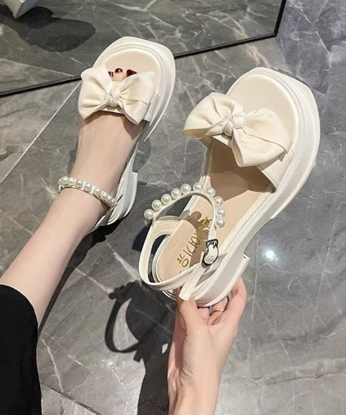 Achic(アシック)の「リボンパールストラップ厚底サンダル(サンダル・レディース・ホワイト/ブラック・L/M/S)」の10枚目の写真