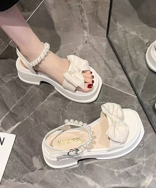 Achic(アシック)の「リボンパールストラップ厚底サンダル(サンダル・レディース・ホワイト/ブラック・L/M/S)」の21枚目の写真