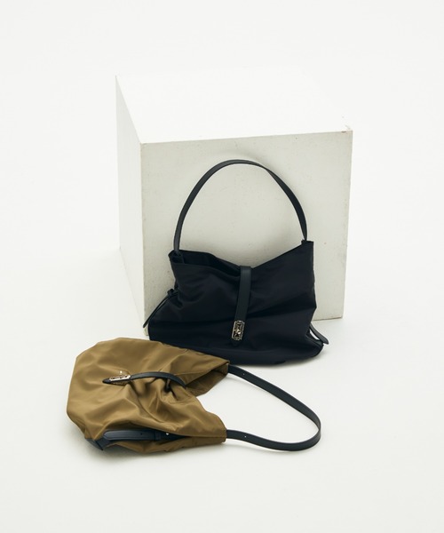 full/fill.(フルフィル)の「front belt one shoulder bag / フロントベルトワンショルダーバッグ(ショルダーバッグ・レディース・ブラック/カーキ・FREE)」の8枚目の写真
