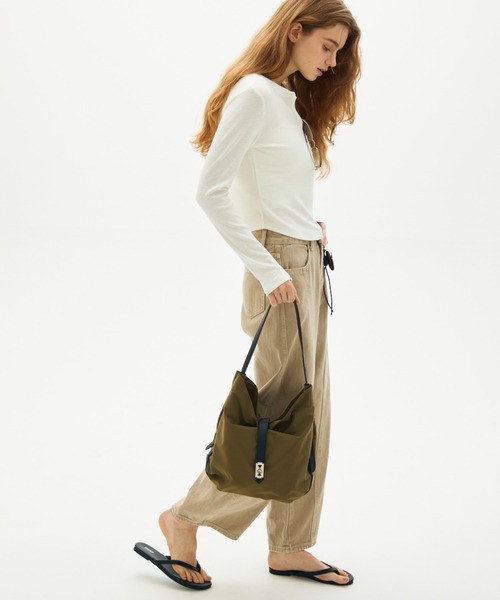 full/fill.(フルフィル)の「front belt one shoulder bag / フロントベルトワンショルダーバッグ(ショルダーバッグ・レディース・ブラック/カーキ・FREE)」の7枚目の写真