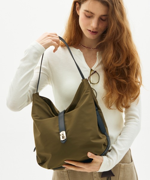 full/fill.(フルフィル)の「front belt one shoulder bag / フロントベルトワンショルダーバッグ(ショルダーバッグ・レディース・ブラック/カーキ・FREE)」の4枚目の写真