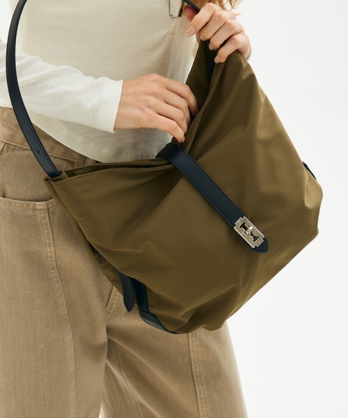 full/fill.(フルフィル)の「front belt one shoulder bag / フロントベルトワンショルダーバッグ(ショルダーバッグ・レディース・ブラック/カーキ・FREE)」の5枚目の写真