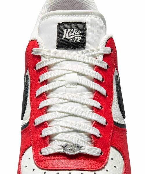 NIKE(ナイキ)の「ナイキ エア フォース 1 '07 LV8 メンズシューズ / Nike Air Force 1 '07 LV8 Men's Shoes IM5752-600 University Red(スニーカー・メンズ・レッド・27/26/25.5/28/27.5/26.5/29.5/28.5/25/24)」の3枚目の写真