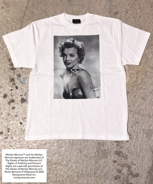 BY THE BAY(バイザベイ)の「【MARILYN MONROE/マリリン・モンロー】フォトTシャツ ピグメント染め ヴィンテージ ユニセックスモノクロ クローズアップ(Tシャツ/カットソー・レディース・ホワイト/ブラック・SMALL/MEDIUM)」の3枚目の写真