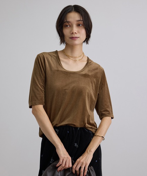 SALON adam et rope'(サロン アダム エ ロペ)の「シアーベロアクルーネックプルオーバー(Tシャツ/カットソー・レディース・キャメル/オフホワイト/ブラック・FREE)」の1枚目の写真