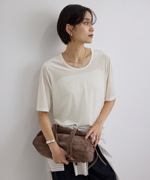 SALON adam et rope'(サロン アダム エ ロペ)の「シアーベロアクルーネックプルオーバー(Tシャツ/カットソー・レディース・キャメル/オフホワイト/ブラック・FREE)」の2枚目の写真