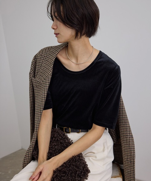SALON adam et rope'(サロン アダム エ ロペ)の「シアーベロアクルーネックプルオーバー(Tシャツ/カットソー・レディース・キャメル/オフホワイト/ブラック・FREE)」の3枚目の写真