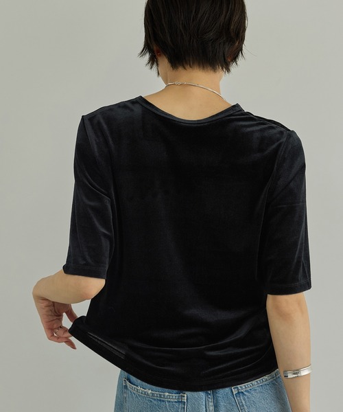 SALON adam et rope'(サロン アダム エ ロペ)の「シアーベロアクルーネックプルオーバー(Tシャツ/カットソー・レディース・キャメル/オフホワイト/ブラック・FREE)」の17枚目の写真