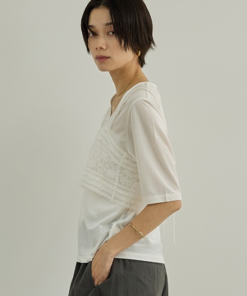 SALON adam et rope'(サロン アダム エ ロペ)の「シアーベロアクルーネックプルオーバー(Tシャツ/カットソー・レディース・キャメル/オフホワイト/ブラック・FREE)」の19枚目の写真