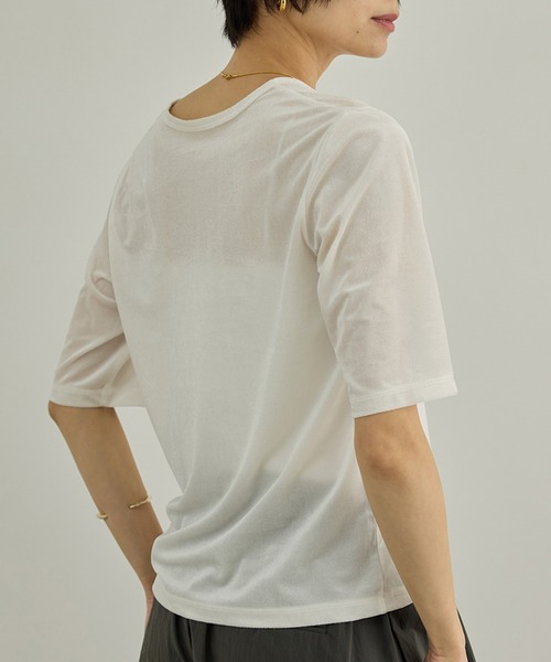 SALON adam et rope'(サロン アダム エ ロペ)の「シアーベロアクルーネックプルオーバー(Tシャツ/カットソー・レディース・キャメル/オフホワイト/ブラック・FREE)」の21枚目の写真