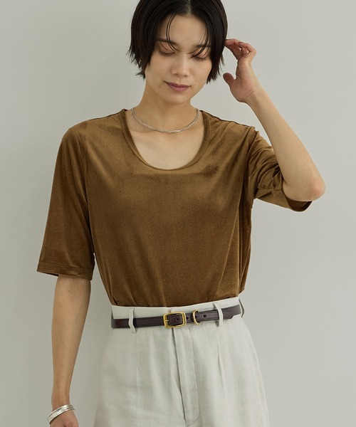 SALON adam et rope'(サロン アダム エ ロペ)の「シアーベロアクルーネックプルオーバー(Tシャツ/カットソー・レディース・キャメル/オフホワイト/ブラック・FREE)」の10枚目の写真