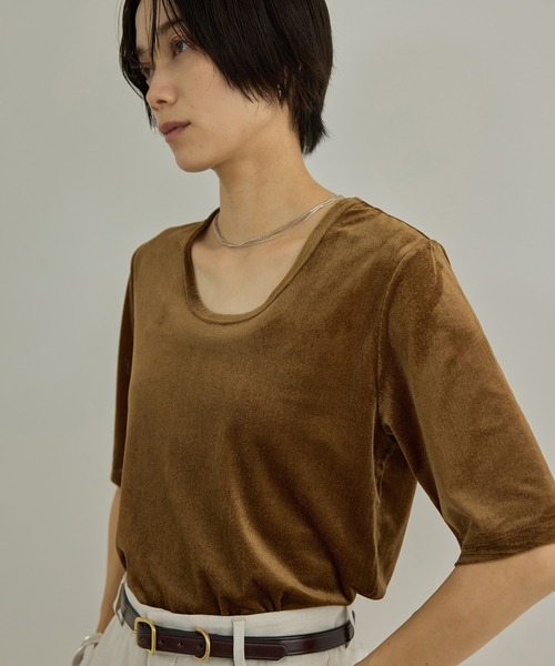 SALON adam et rope'(サロン アダム エ ロペ)の「シアーベロアクルーネックプルオーバー(Tシャツ/カットソー・レディース・キャメル/オフホワイト/ブラック・FREE)」の11枚目の写真
