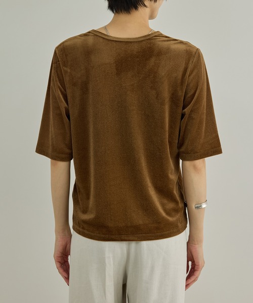 SALON adam et rope'(サロン アダム エ ロペ)の「シアーベロアクルーネックプルオーバー(Tシャツ/カットソー・レディース・キャメル/オフホワイト/ブラック・FREE)」の15枚目の写真