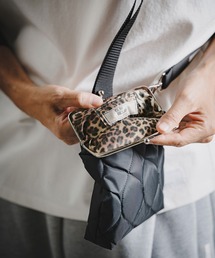 GLIMCLAP（グリムクラップ）の「mko13731-Wave-Quilted Kiss-Lock Bag ガマ口ミニバッグ(211-028-gla-cg)（ショルダーバッグ）」