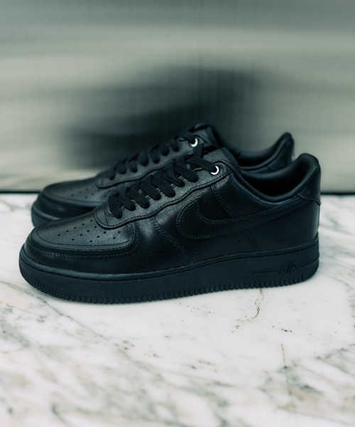 NIKE(ナイキ)の「W AIR FORCE 1 '07 IO3124-001(スニーカー・レディース・ブラック・24.0cm/27.0cm/26.5cm/26.0cm/29.0cm/22.5cm/25.5cm/25.0cm/24.5cm/23.5cm/23.0cm/28.5cm/28.0cm/27.5cm)」の1枚目の写真
