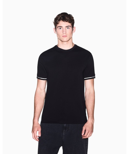 ARMANI EXCHANGE(アルマーニエクスチェンジ)の「【A|X アルマーニ エクスチェンジ】スリーブロゴ スリムフィット 半袖クルーネックTシャツ/EXTRA SLIM(Tシャツ/カットソー・メンズ・ブラック・LARGE/XX-LARGE/X-SMALL/X-LARGE/SMALL/MEDIUM)」の1枚目の写真