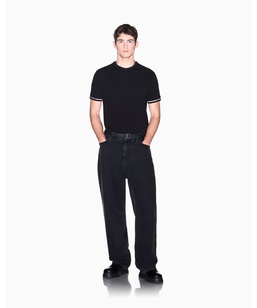 ARMANI EXCHANGE(アルマーニエクスチェンジ)の「【A|X アルマーニ エクスチェンジ】スリーブロゴ スリムフィット 半袖クルーネックTシャツ/EXTRA SLIM(Tシャツ/カットソー・メンズ・ブラック・LARGE/XX-LARGE/X-SMALL/X-LARGE/SMALL/MEDIUM)」の5枚目の写真