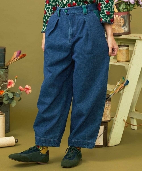 Jocomomola(ホコモモラ)の「Reflejo 配色デニムパンツ(デニムパンツ・レディース・グリーン・40/42)」の1枚目の写真