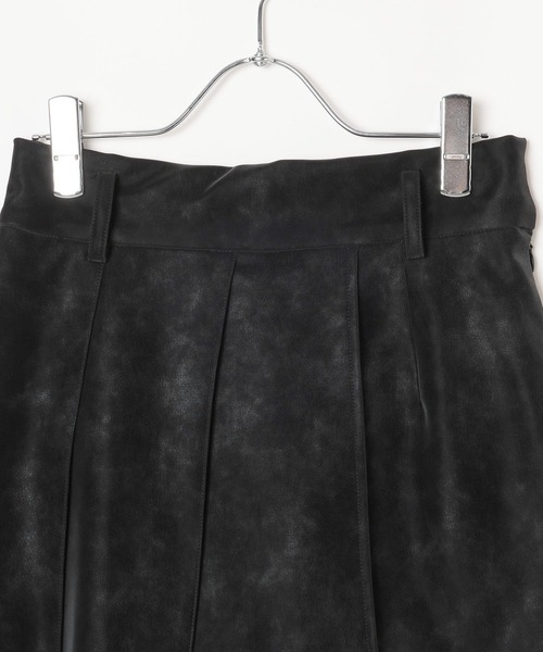 PAGEBOY(ページボーイ)の「メルトレザーショートパンツ【セットアップ対応】(その他パンツ・レディース・ダークブラウン/ブラック・FREE)」の14枚目の写真