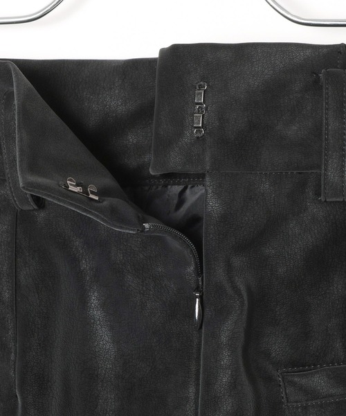 PAGEBOY(ページボーイ)の「メルトレザーショートパンツ【セットアップ対応】(その他パンツ・レディース・ダークブラウン/ブラック・FREE)」の13枚目の写真