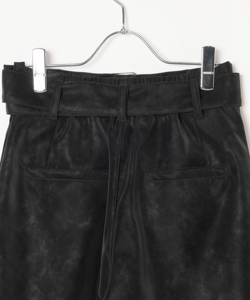PAGEBOY(ページボーイ)の「メルトレザーショートパンツ【セットアップ対応】(その他パンツ・レディース・ダークブラウン/ブラック・FREE)」の11枚目の写真
