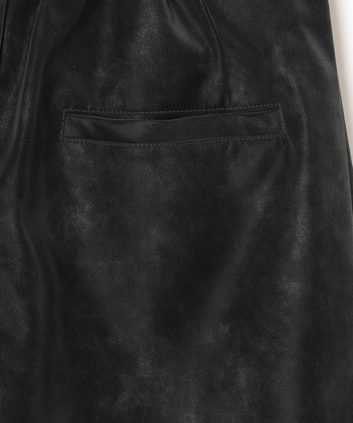 PAGEBOY(ページボーイ)の「メルトレザーショートパンツ【セットアップ対応】(その他パンツ・レディース・ダークブラウン/ブラック・FREE)」の10枚目の写真