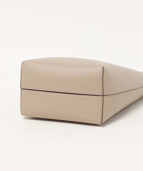 UNITED ARROWS(ユナイテッドアローズ)の「クラスプ ワンハンドル ショルダーバッグ(ショルダーバッグ・レディース・ベージュ/ブラック・FREE)」の7枚目の写真