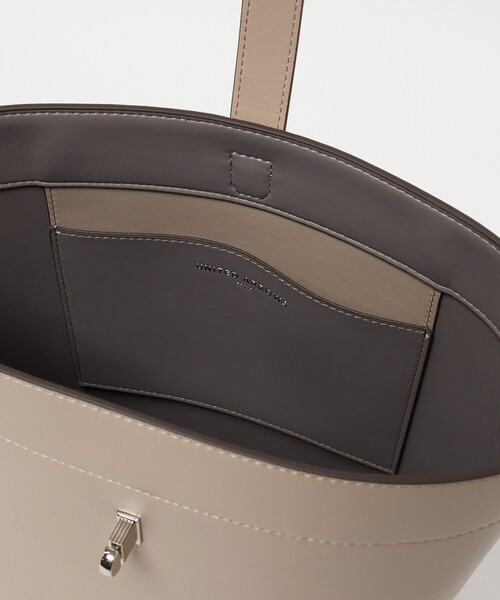 UNITED ARROWS(ユナイテッドアローズ)の「クラスプ ワンハンドル ショルダーバッグ(ショルダーバッグ・レディース・ベージュ/ブラック・FREE)」の13枚目の写真