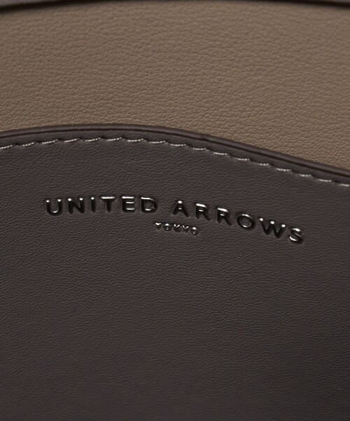 UNITED ARROWS(ユナイテッドアローズ)の「クラスプ ワンハンドル ショルダーバッグ(ショルダーバッグ・レディース・ベージュ/ブラック・FREE)」の15枚目の写真